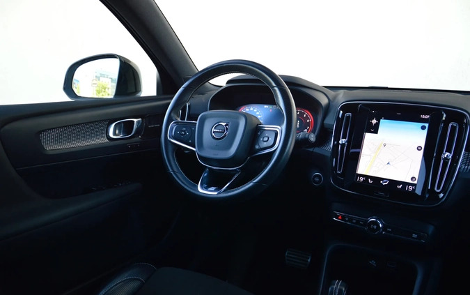 Volvo XC 40 cena 124900 przebieg: 87000, rok produkcji 2018 z Szadek małe 704